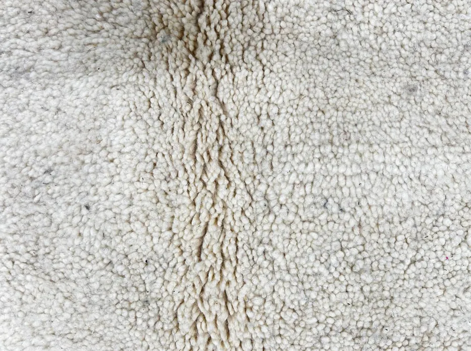 Tapis rond berbère Oukaïm blanc et bleu au dessin abstrait, vue 4 sur 4