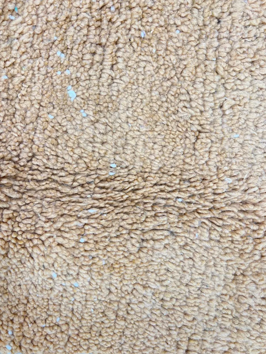 Tapis rond berbère Oulmès marron et blanc au dessin abstrait, vue 4 sur 4