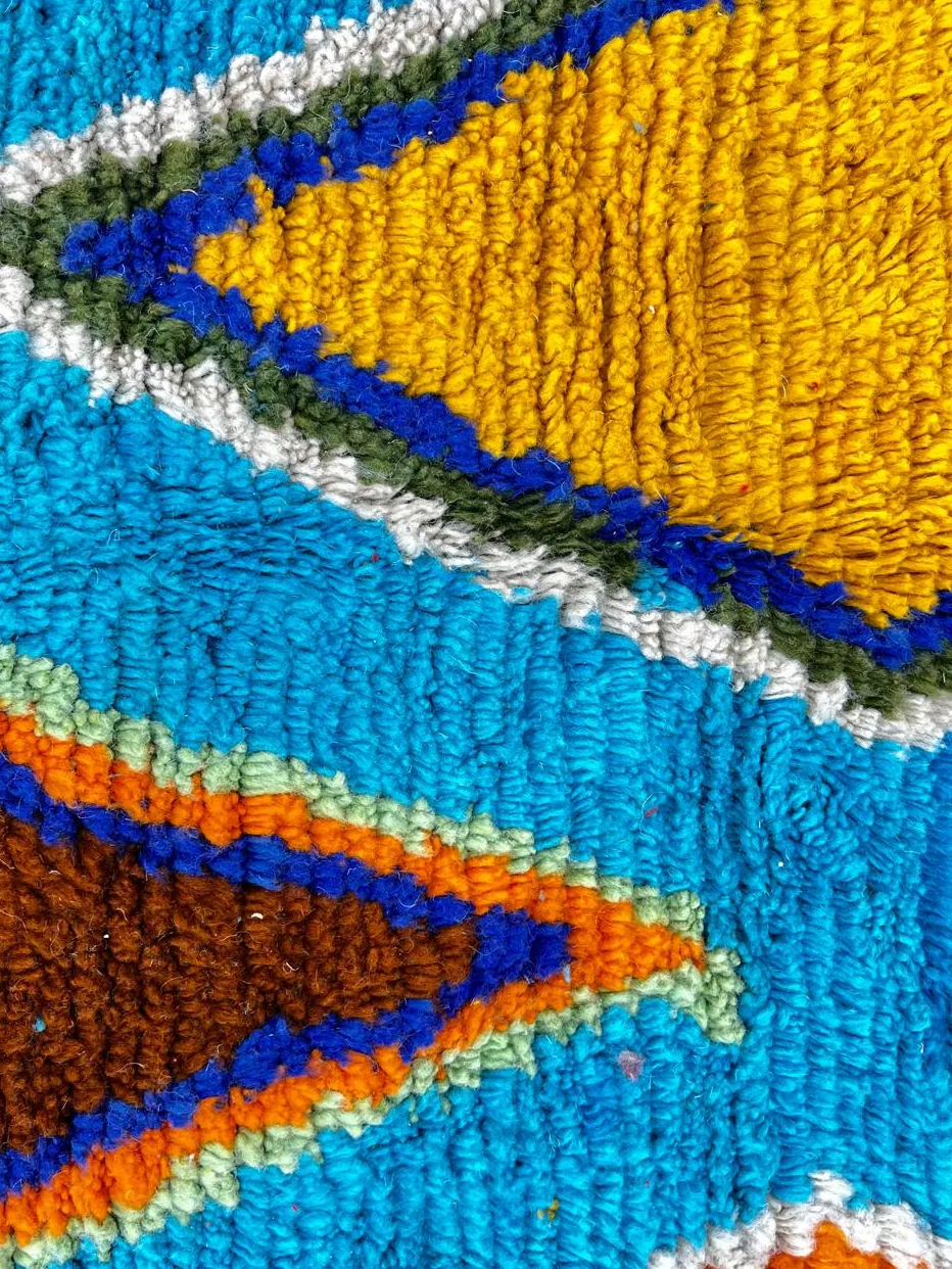 Tapis rond berbère Sefrou bleu et multicolore aux motifs géométriques, vue 4 sur 4