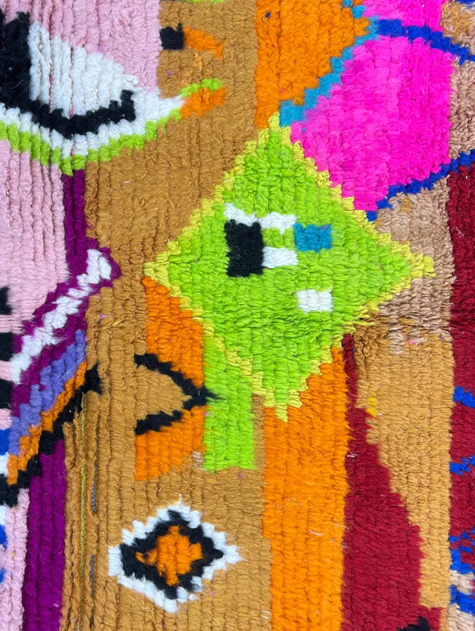 Tapis rond berbère Skoura multicolore au dessin abstrait, vue 3 sur 4