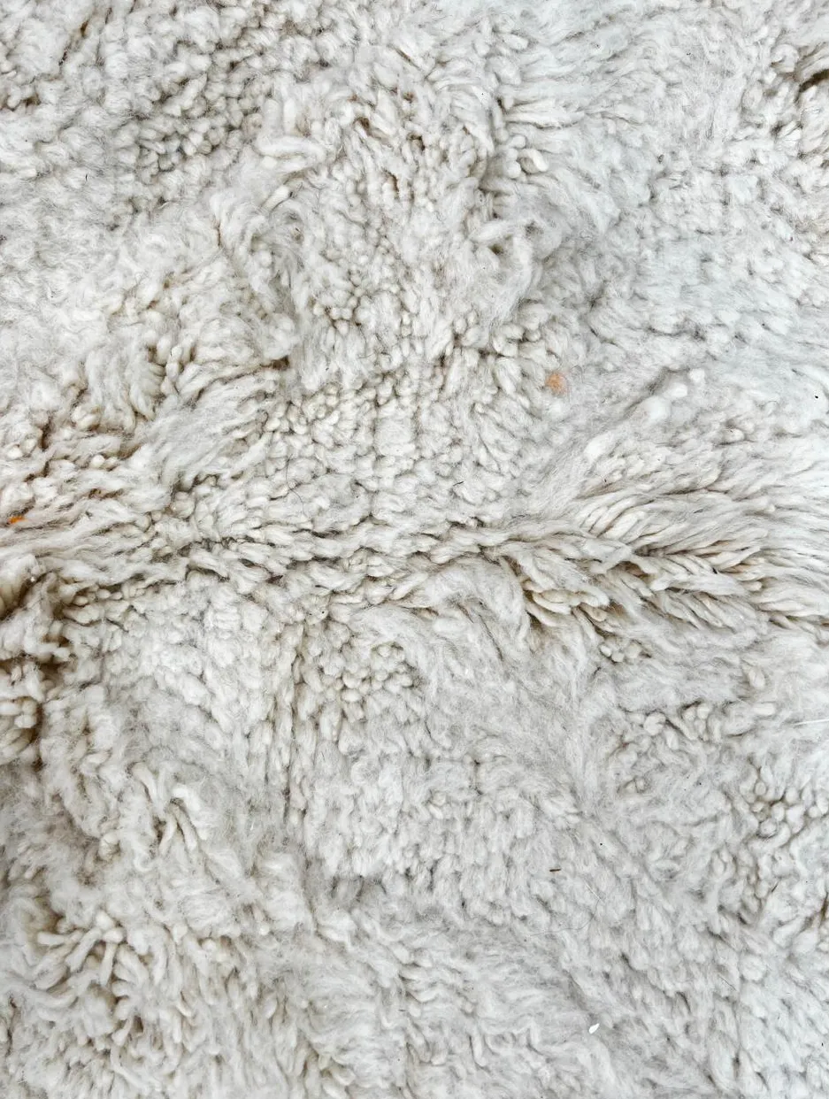 Tapis rond berbère Tafraout blanc uni, vue 3 sur 4