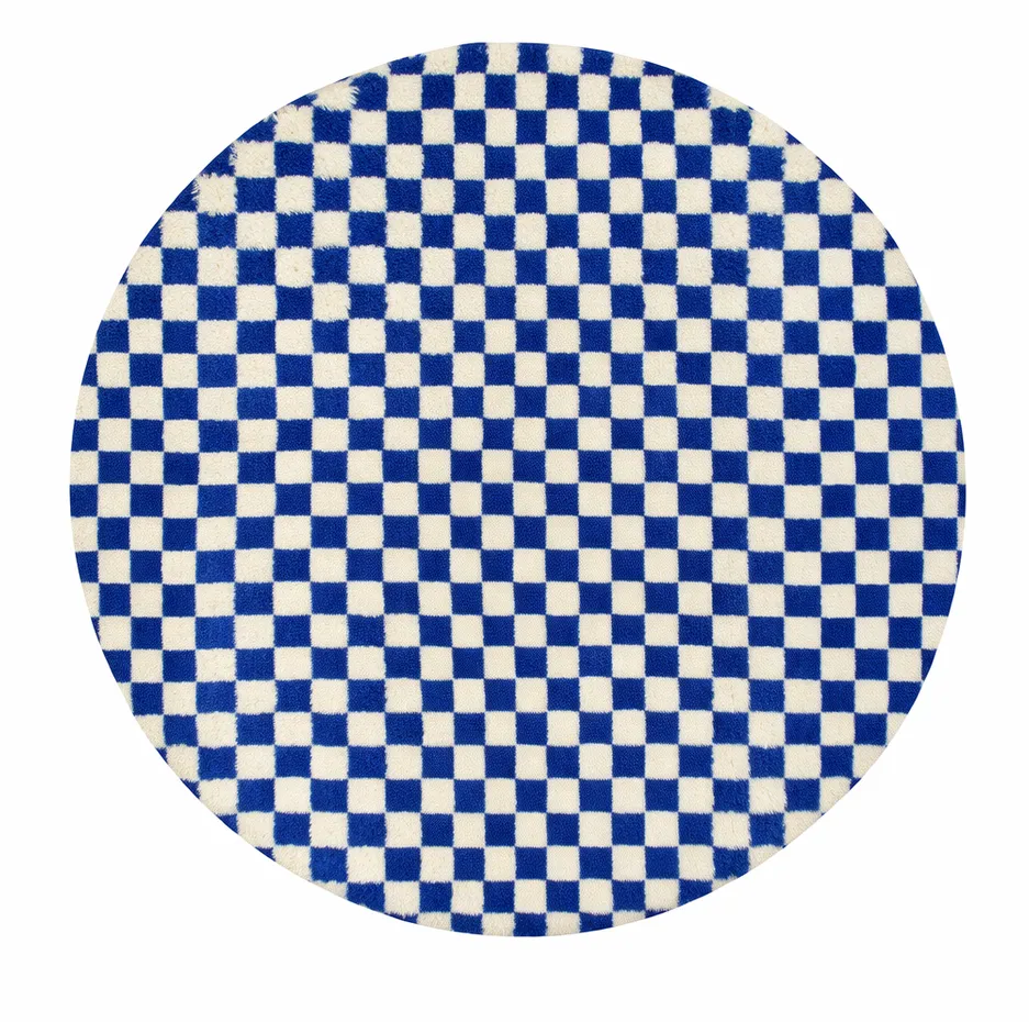 Tapis rond berbère Taghazout bleu à damier — tapis berbères contemporains tissé à la main