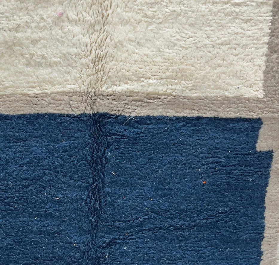 Tapis rond berbère Tahanaout bleu uni, vue 4 sur 4