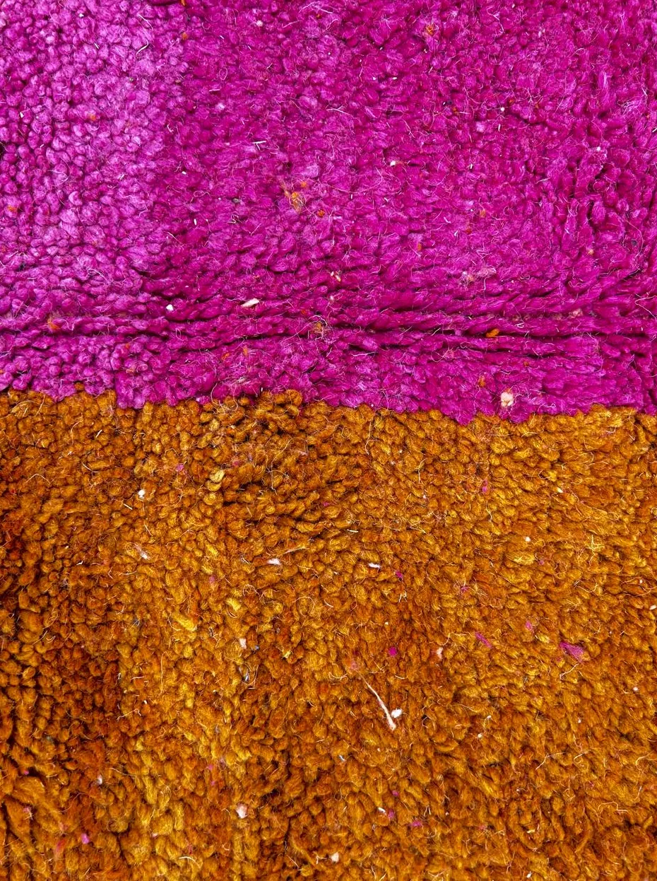 Tapis rond berbère Tassaout rose et orange, vue 3 sur 4