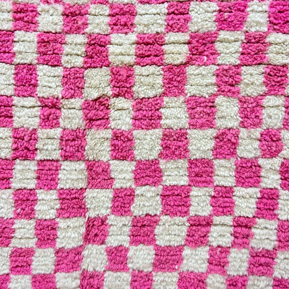 Tapis rond berbère Taziri rose à damier, vue 4 sur 4