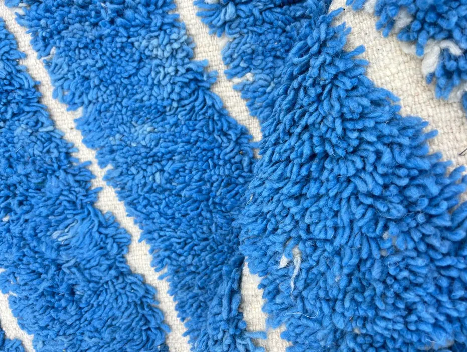 Tapis rond berbère Telouet bleu à lignes, vue 3 sur 4