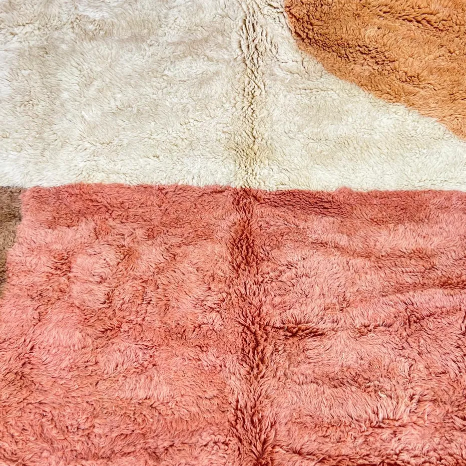 Tapis rond berbère Thiya au dessin abstrait, vue 4 sur 4
