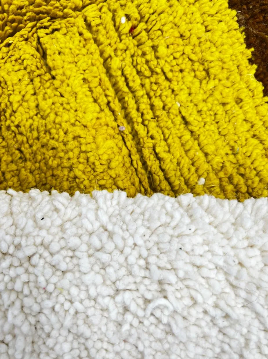 Tapis rond berbère Thiya aux motifs géométriques, vue 3 sur 4