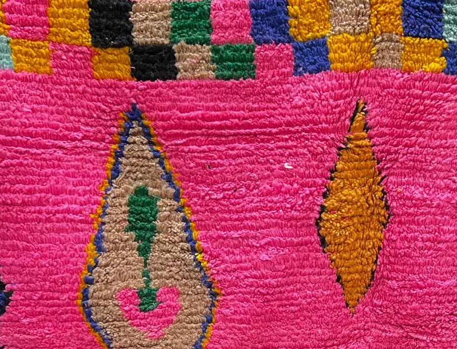 Tapis rond berbère Tifounassine rose, vue 3 sur 4