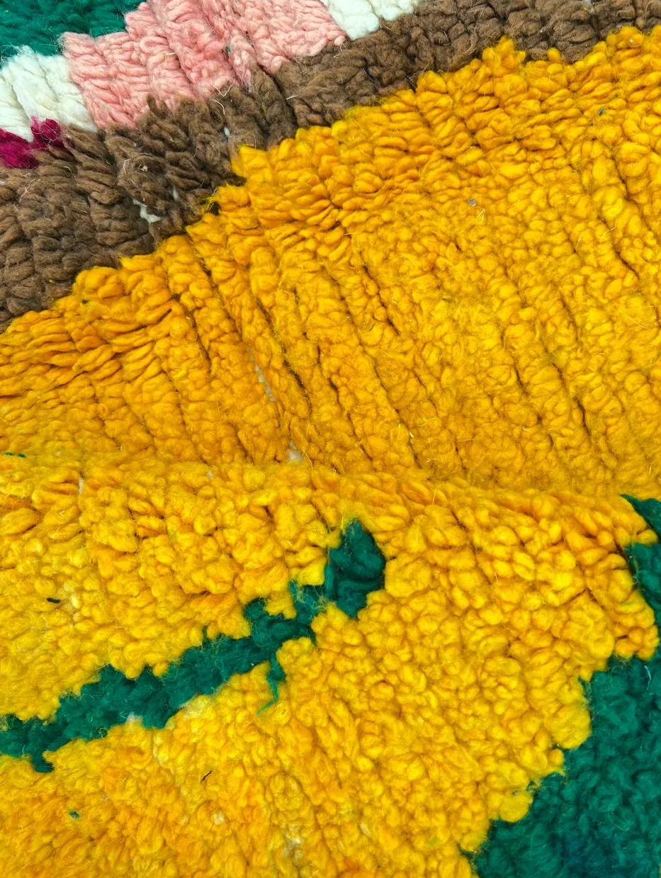 Tapis rond berbère Tinejdad multicolore au dessin abstrait, vue 3 sur 4