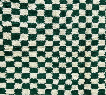 Tapis rond berbère Tinghir vert et blanc à damier, vue 3 sur 4
