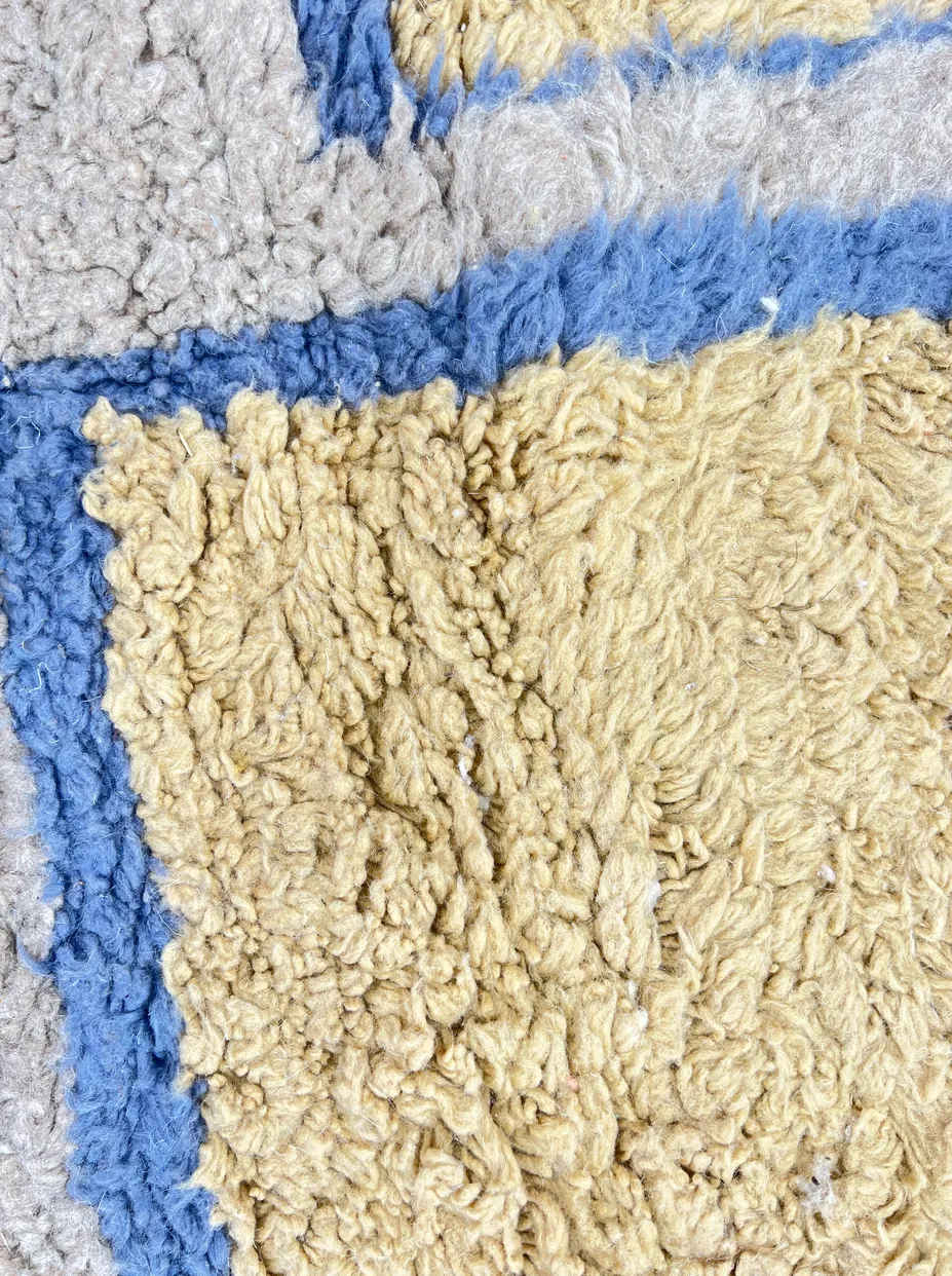 Tapis rond berbère Tislit beige et bleu, vue 3 sur 4