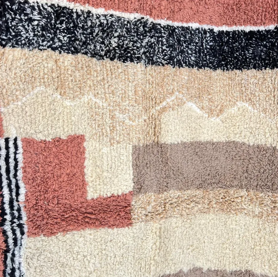 Tapis rond berbère Titrit aux motifs géométriques, vue 3 sur 4