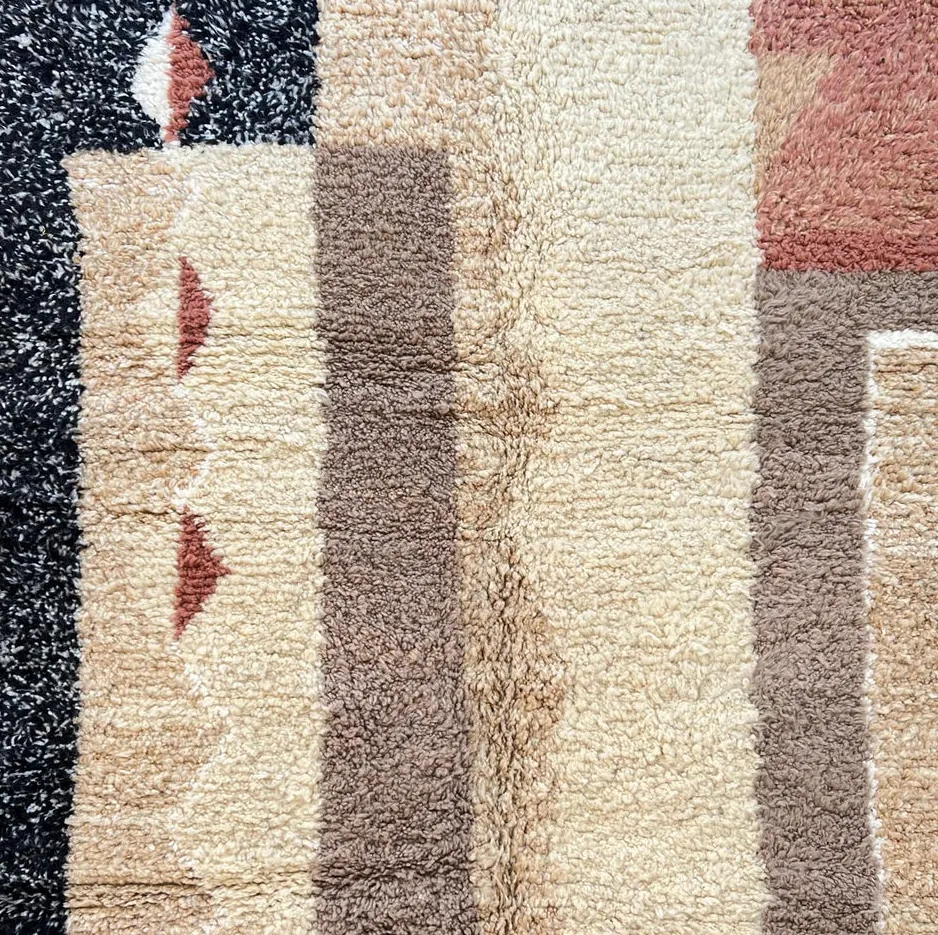 Tapis rond berbère Titrit aux motifs géométriques, vue 4 sur 4