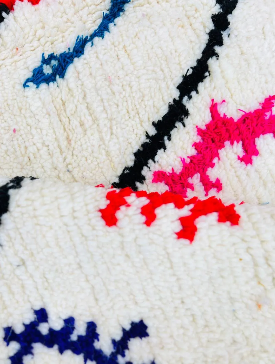 Tapis rond berbère Tiwul aux motifs géométriques, vue 3 sur 4