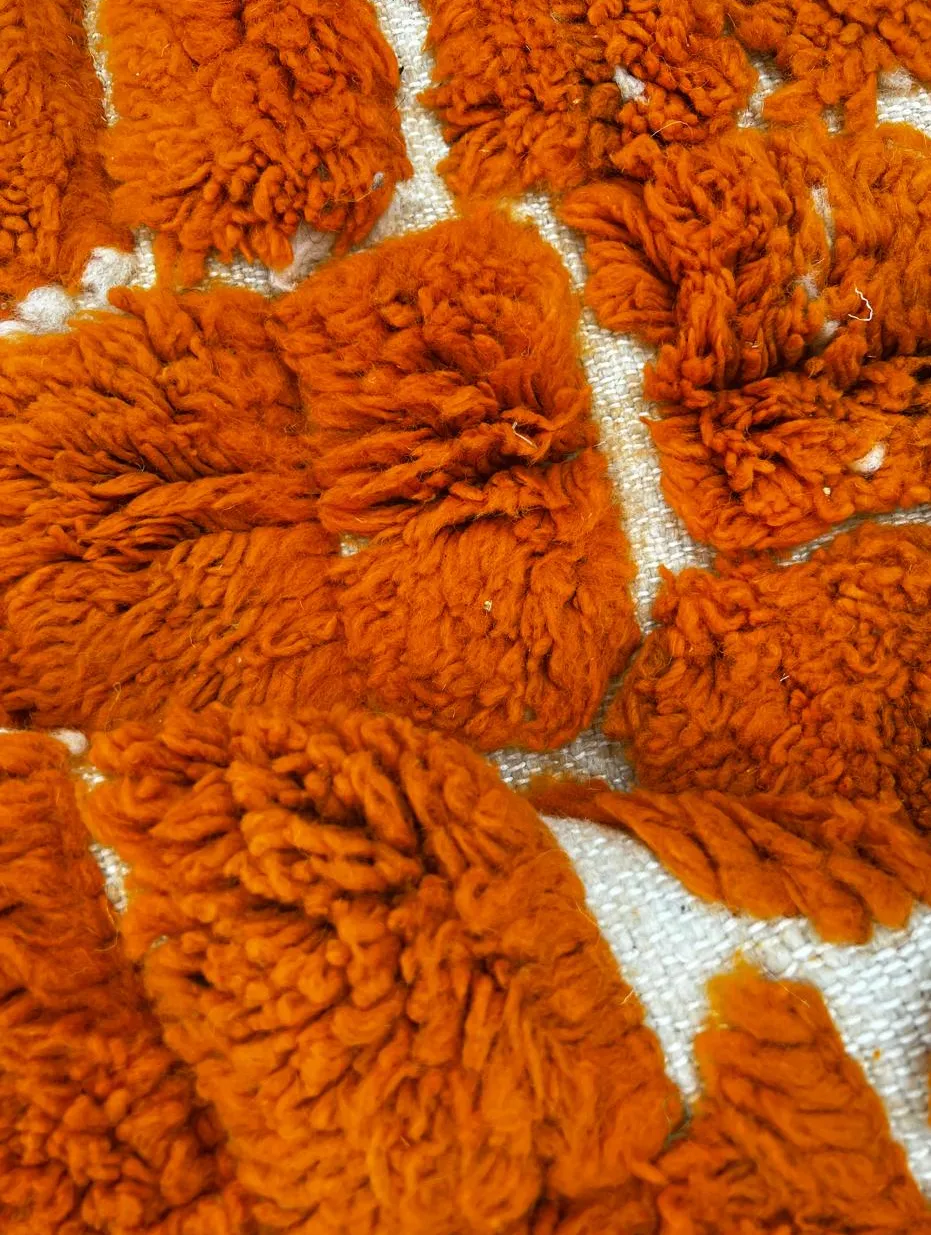 Tapis rond berbère Tizi orange, vue 3 sur 4