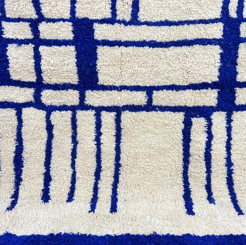 Tapis rond berbère Tudert bleu aux motifs géométriques, vue 4 sur 4