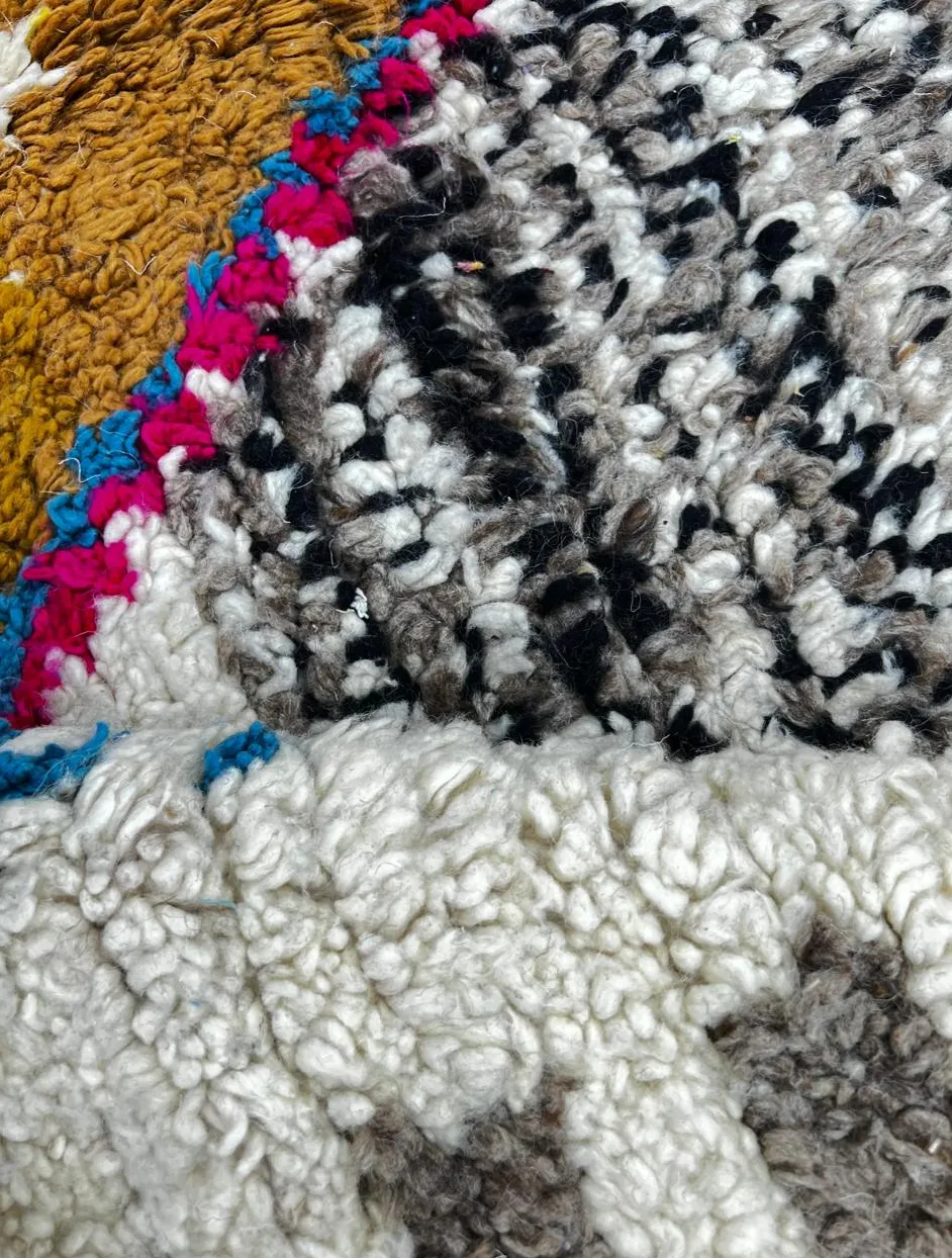 Tapis rond berbère Ziri aux motifs berbères, vue 3 sur 4