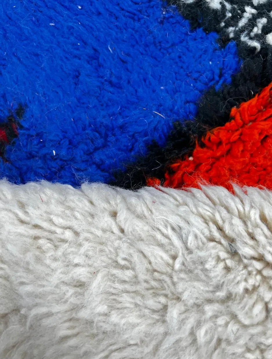 Tapis rond berbère Ziz au dessin abstrait, vue 3 sur 4