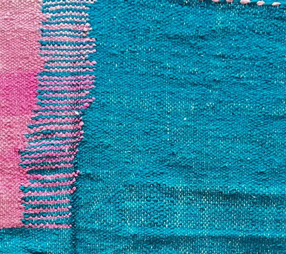 Tapis rond kilim Asafu rose et bleu, vue 4 sur 4