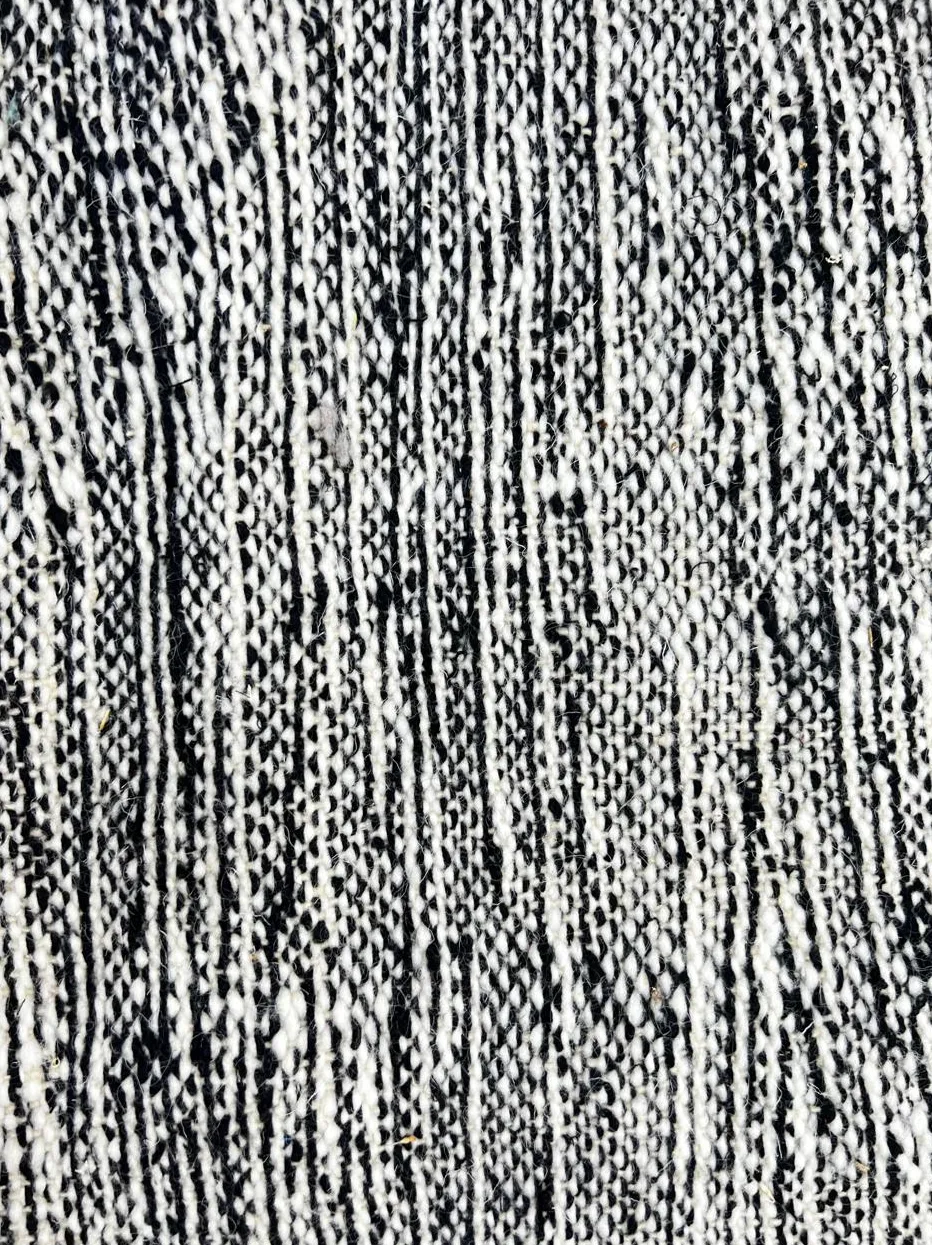 Tapis rond kilim Tala noir et blanc, vue 4 sur 4